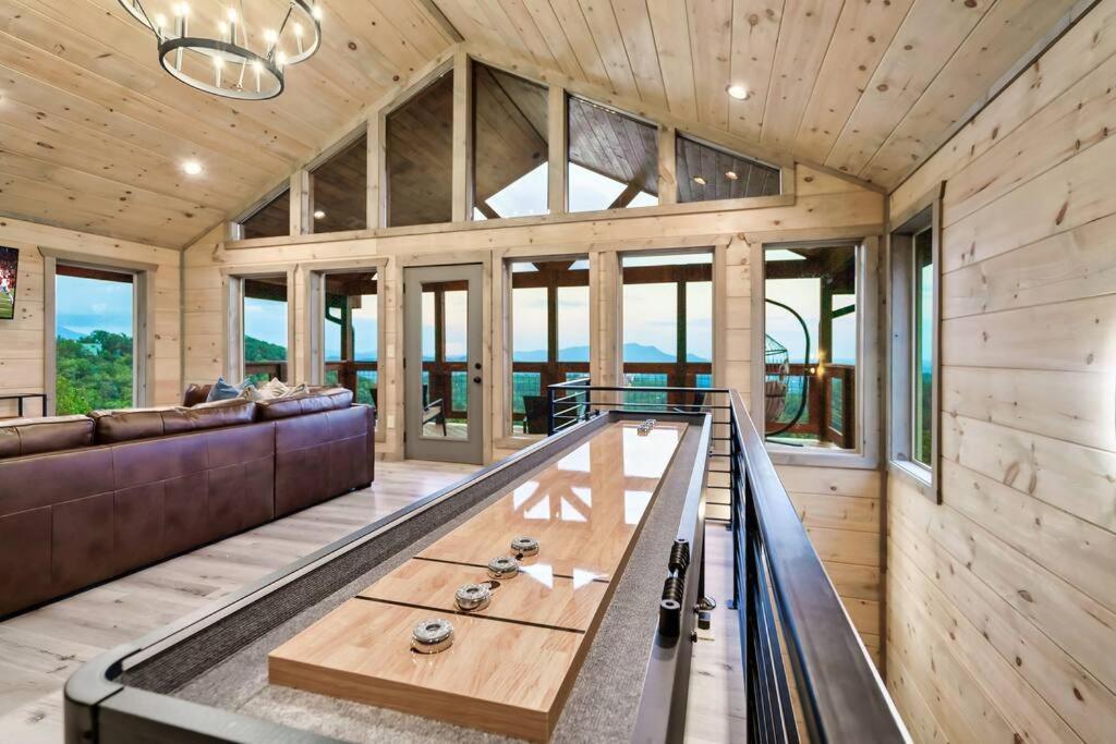 New Luxury Cabin With Stunning Mountainviews,Hottub, Firepit, Fireplace,2 Kingbeds, 2 Covereddecks,Bbqgrill, Shuffleboard And Pool Access Sevierville Eksteriør bilde