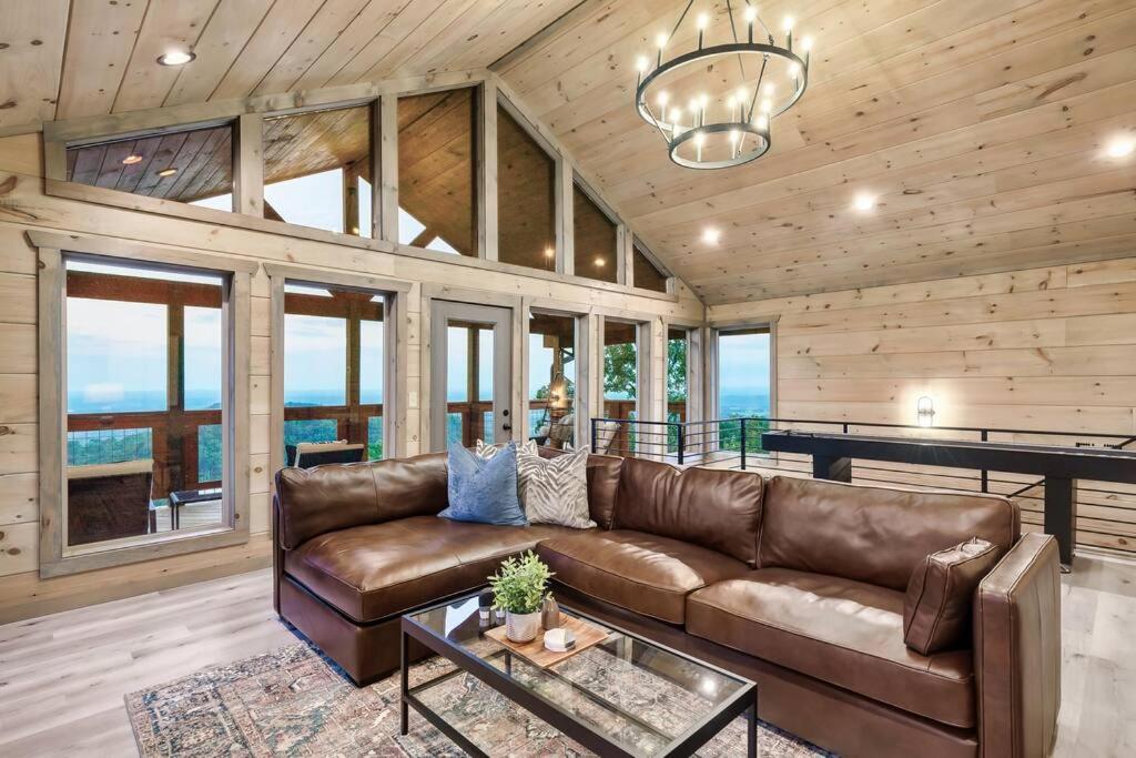 New Luxury Cabin With Stunning Mountainviews,Hottub, Firepit, Fireplace,2 Kingbeds, 2 Covereddecks,Bbqgrill, Shuffleboard And Pool Access Sevierville Eksteriør bilde