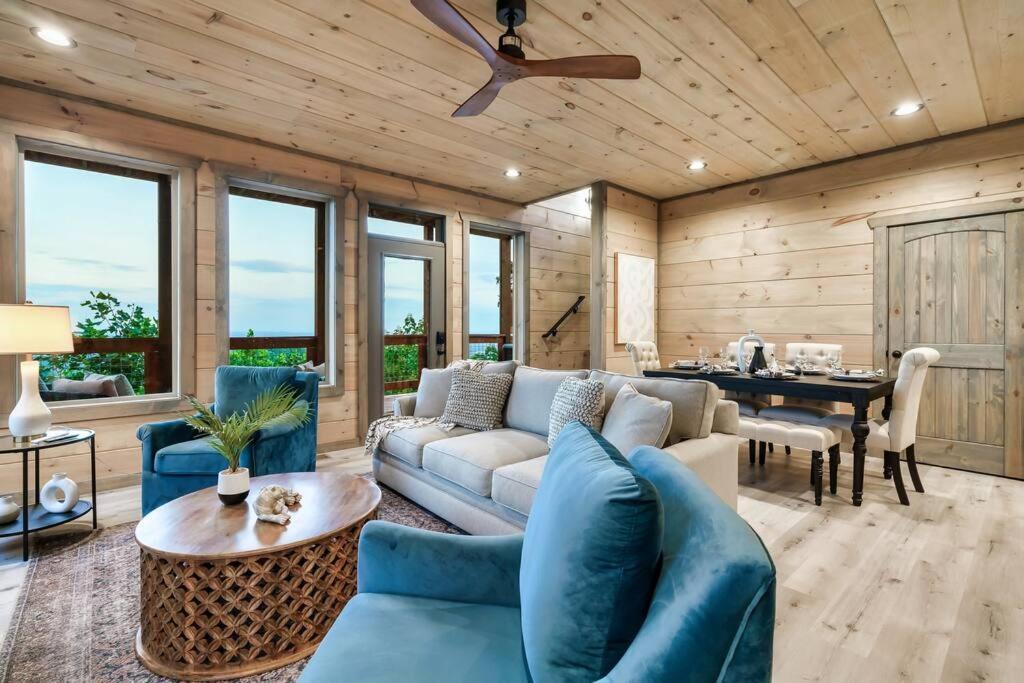 New Luxury Cabin With Stunning Mountainviews,Hottub, Firepit, Fireplace,2 Kingbeds, 2 Covereddecks,Bbqgrill, Shuffleboard And Pool Access Sevierville Eksteriør bilde