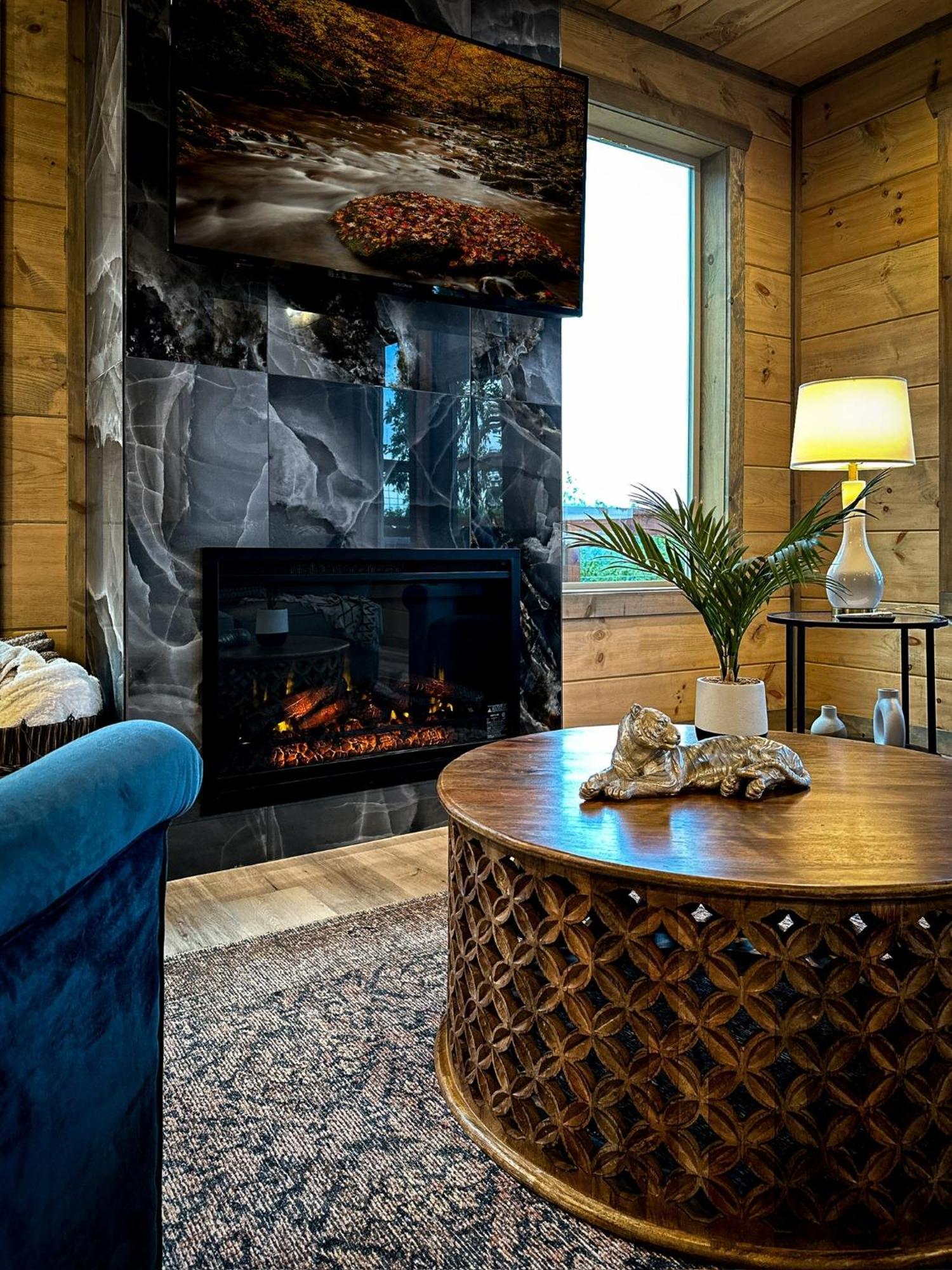 New Luxury Cabin With Stunning Mountainviews,Hottub, Firepit, Fireplace,2 Kingbeds, 2 Covereddecks,Bbqgrill, Shuffleboard And Pool Access Sevierville Eksteriør bilde