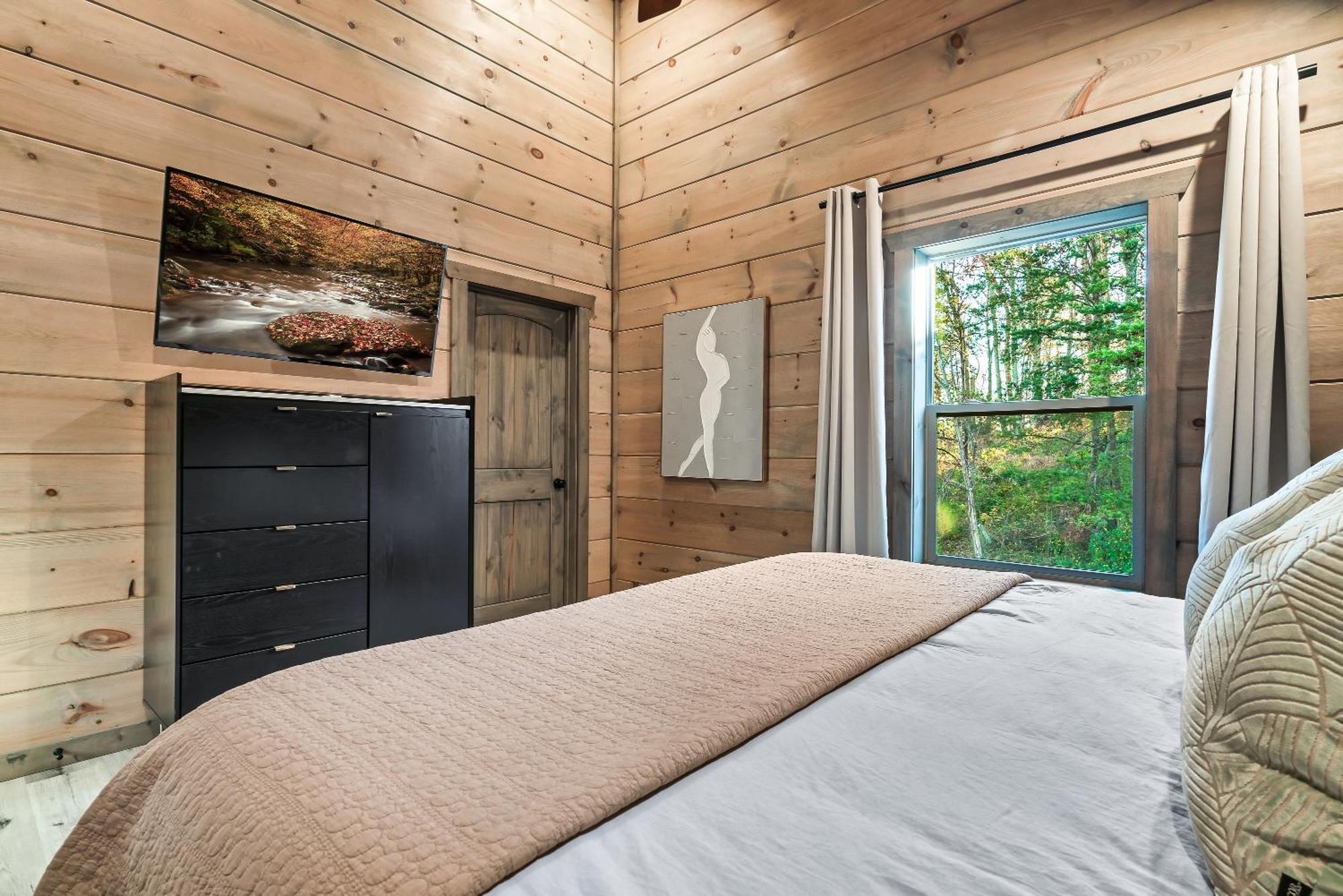 New Luxury Cabin With Stunning Mountainviews,Hottub, Firepit, Fireplace,2 Kingbeds, 2 Covereddecks,Bbqgrill, Shuffleboard And Pool Access Sevierville Eksteriør bilde